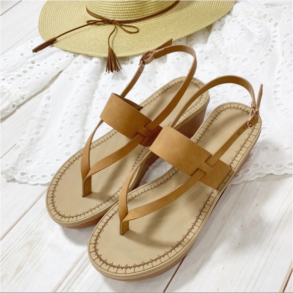 ✨LAST PAIR✨Nude thong wedge sandal - Picture 3 of 5